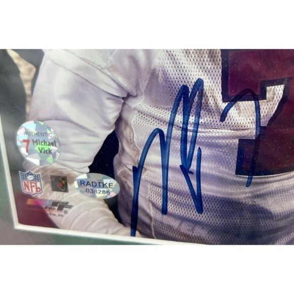 Brett Favre Michael Vick Signed Photo Autographed Packers Falcons Framed COA - Picture 3 of 7